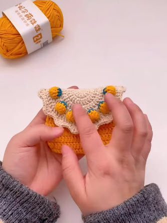 Crochet Strawberry Coin Purse Pattern for Modern Looks