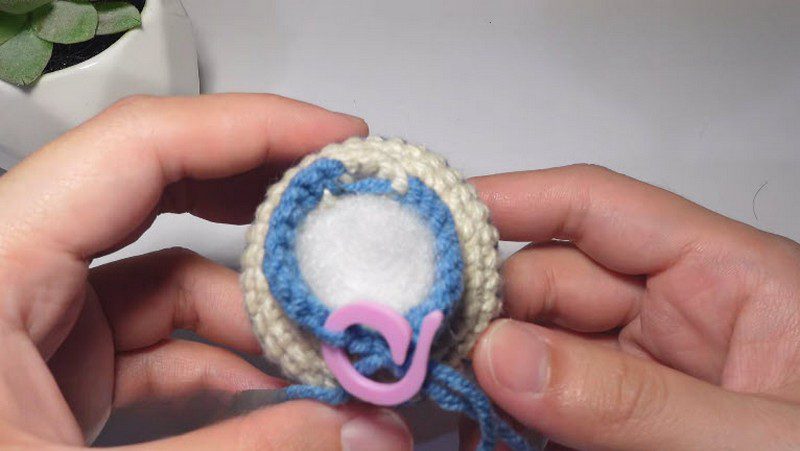 Stuff the head firmly before closing the rounds of the crochet Munchlax amigurumi.