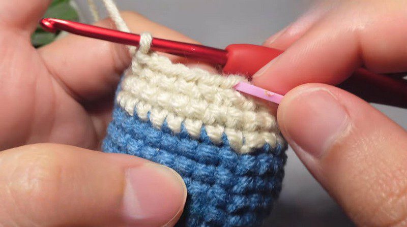 Switch to cream yarn and decrease to shape the head and body.